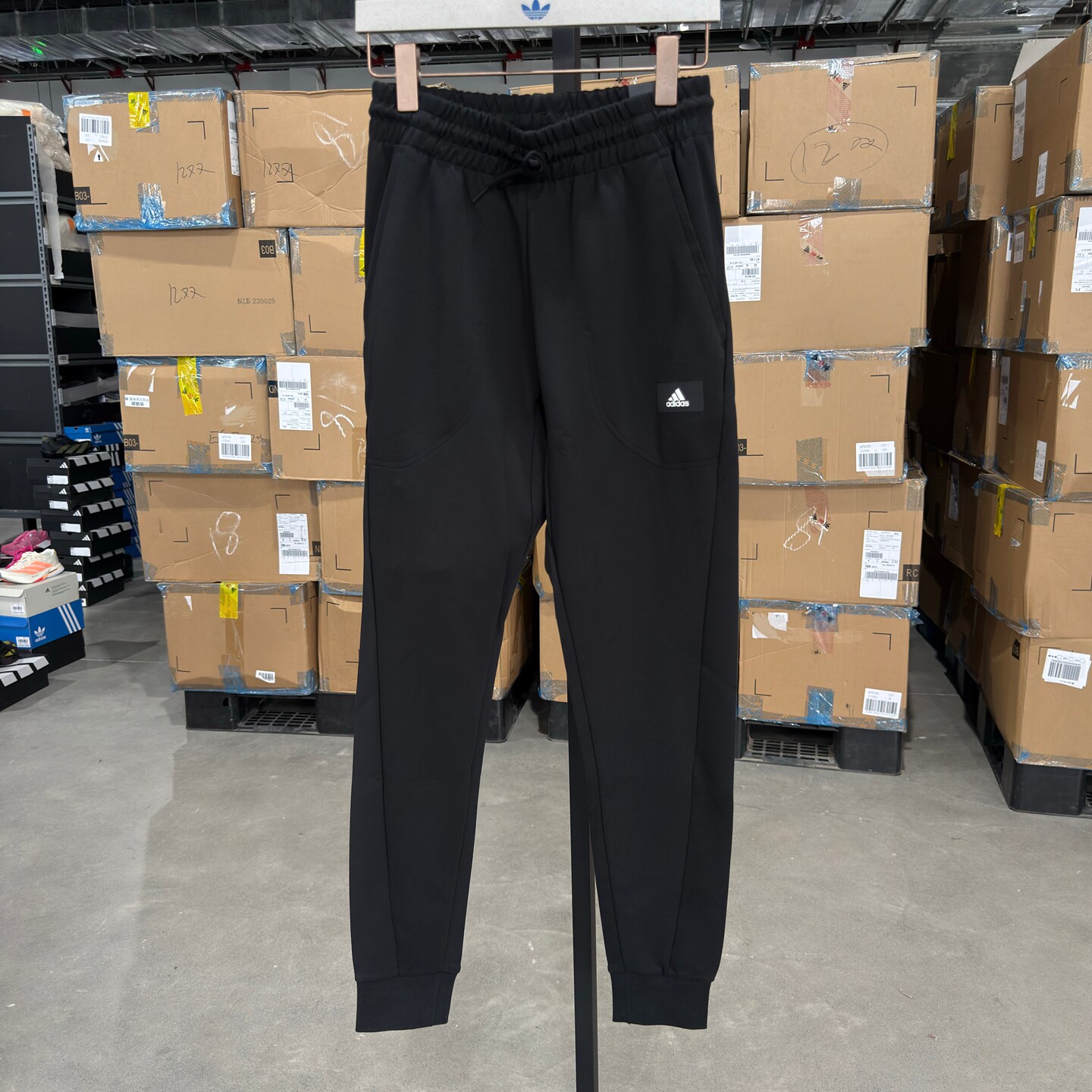 Adidas 阿迪达斯 男款运动休闲舒适透气收口束脚针织长裤 HE2225