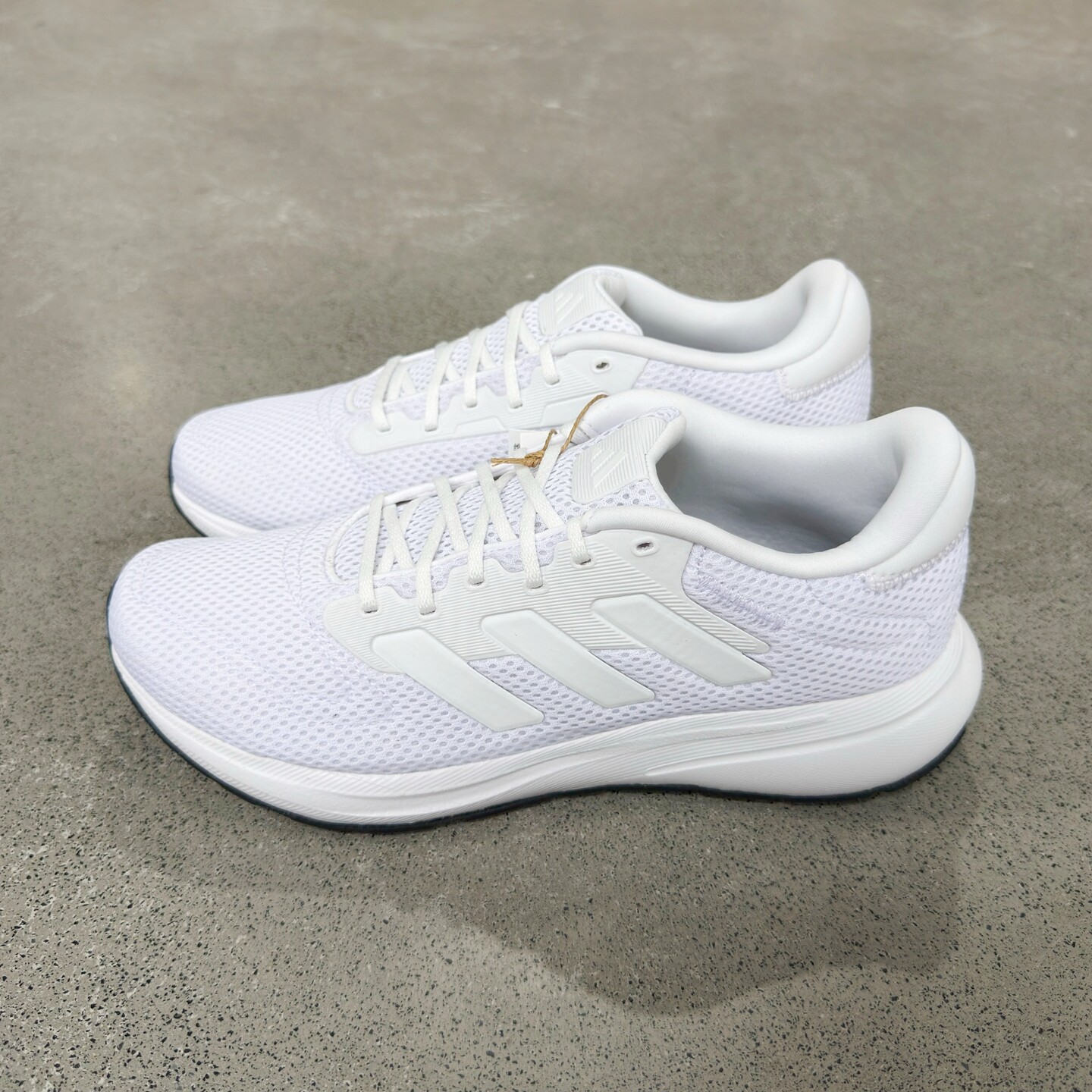 Adidas 阿迪达斯 男女经典缓震舒适网面透气运动鞋跑步鞋 IH6101
