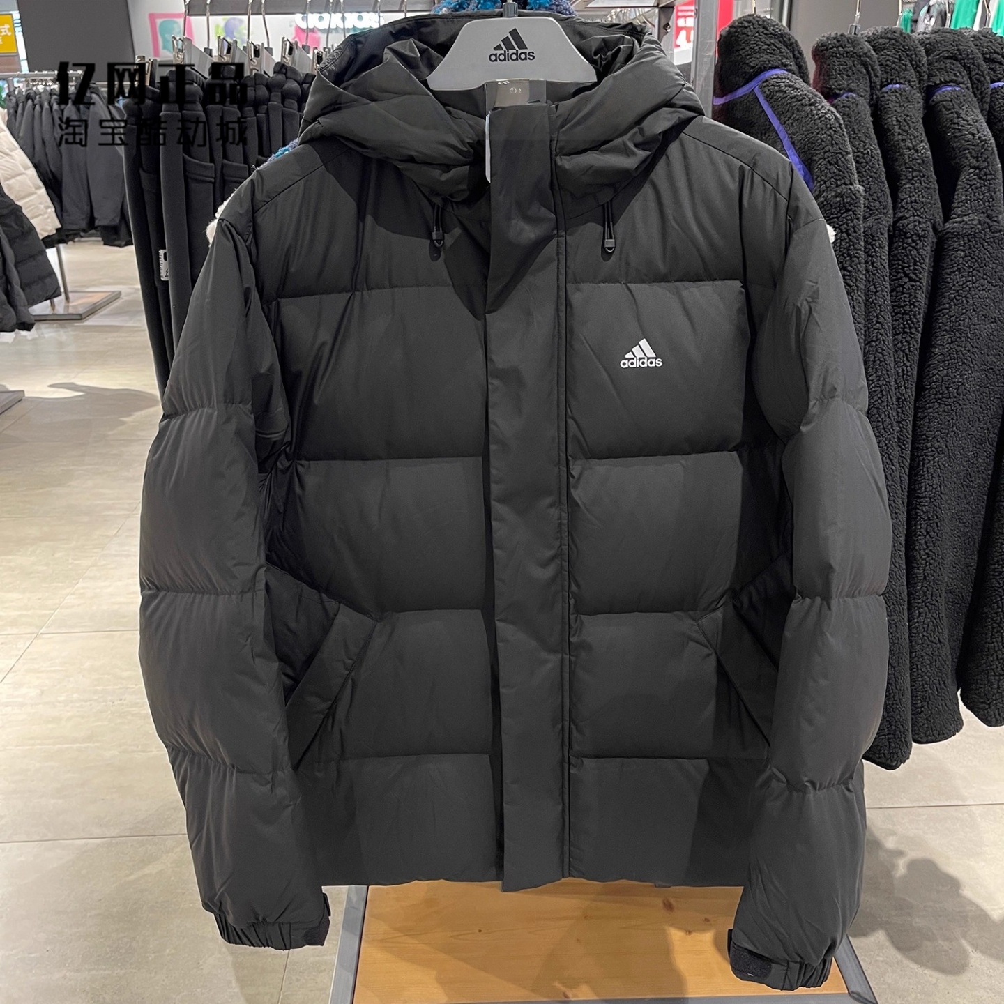 Adidas 阿迪达斯 男女情侣款冬季运动休闲连帽保暖羽绒服 IV7560