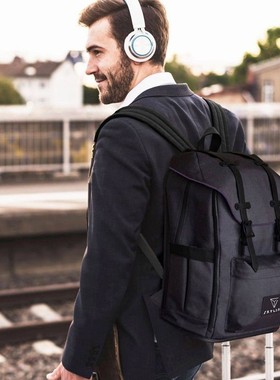 Skyborne Smartpack 防水旅行背包 配备无线充电手机袋 容积 35 L