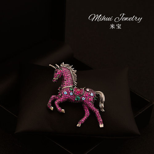 奢华闪耀马年生肖胸花高档别针女配饰西装大衣气质独角兽胸针礼物