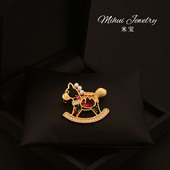 马上有钱彩色水晶木马胸针可爱独特马年别针衣服搭配饰品大衣胸花