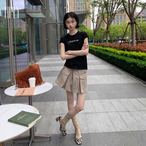利落腰带 立体口袋 灵动裙摆