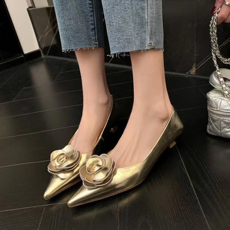 真皮法式复古山茶花气质百搭晚风温柔配裙子尖头小猫跟低跟单鞋女,女鞋,浅口单鞋,淘宝优惠券,粉丝福利购,淘宝优惠卷