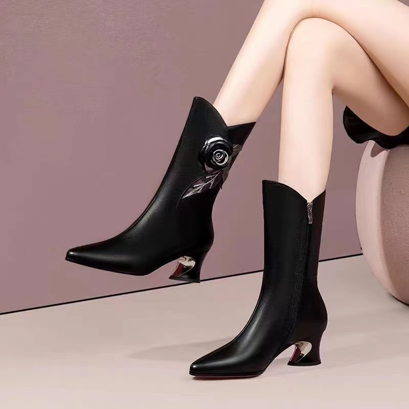 新款时尚山茶花百搭加绒女靴