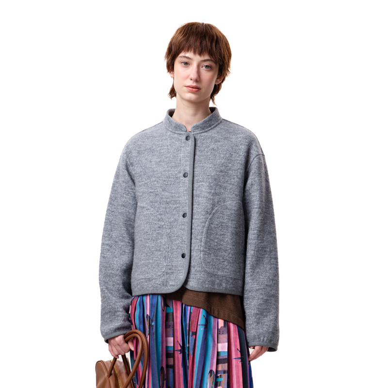 小立领、圆弧口袋、蓬松绒感