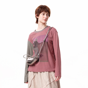 新款 商场同款 MOVEUP幻走2025冬季 T恤女 撞色条纹主题印花短款