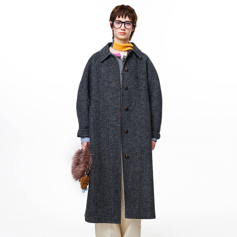 翻领、插肩袖、斜插袋