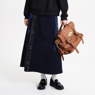 MOVEUP幻走2025冬季 .FUN系列后腰松紧毛呢提花开衩复古半身裙 新款