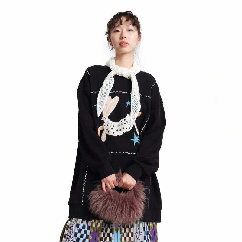 圆领、绣花、罗纹