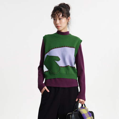 圆领、手套口袋、手感柔软细腻