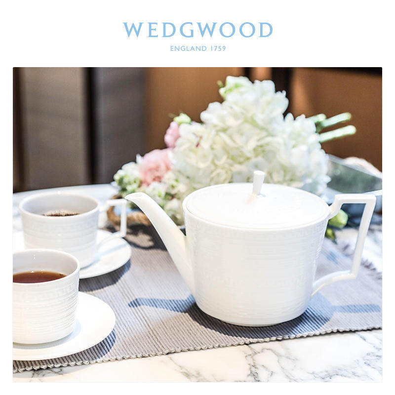 wedgwood浮雕骨瓷茶壶