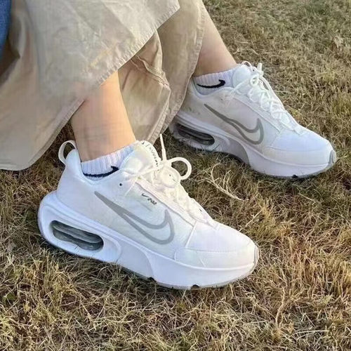 耐克女子气垫缓震运动跑步鞋