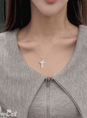 闪耀方形锆石十字架坠短项链