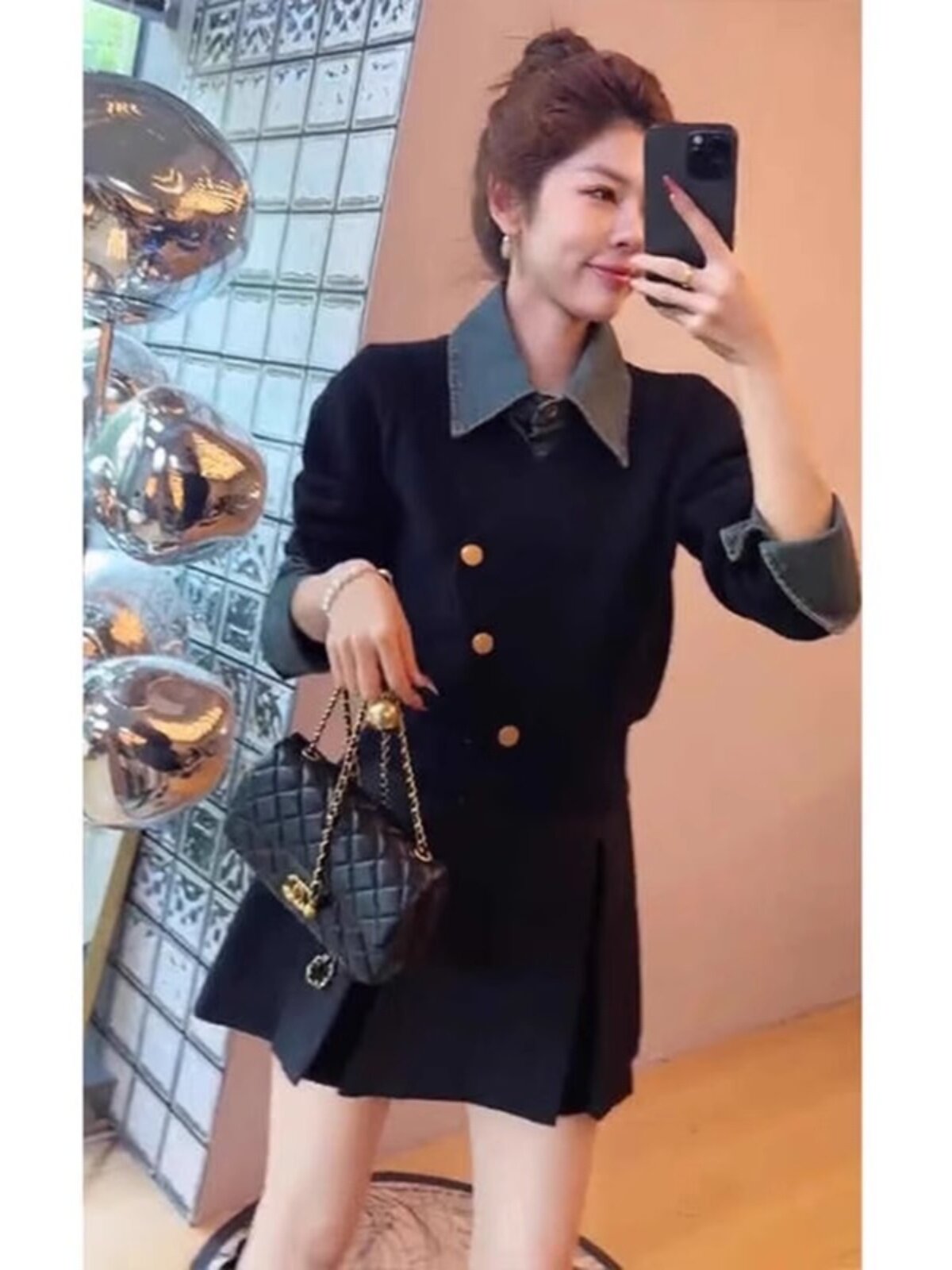 초가을에는 작은 사람들을 위한 올해 유행하고 아름다운 2024 가을 겨울 레드 스웨터 패션 짧은 스커트 세트를 완성했습니다