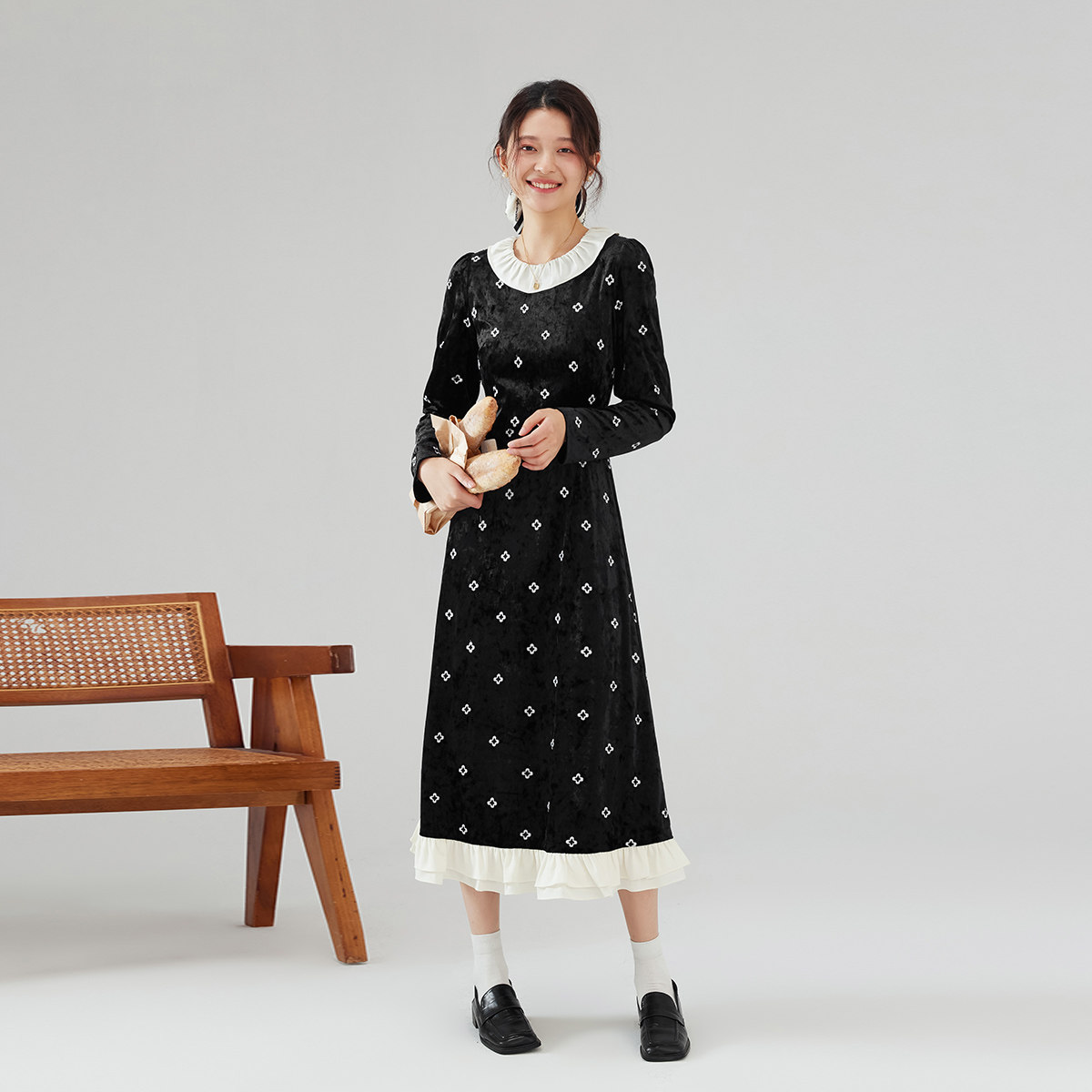 one more2025秋冬外穿拼接圆领连衣裙女高级感法式荷叶边