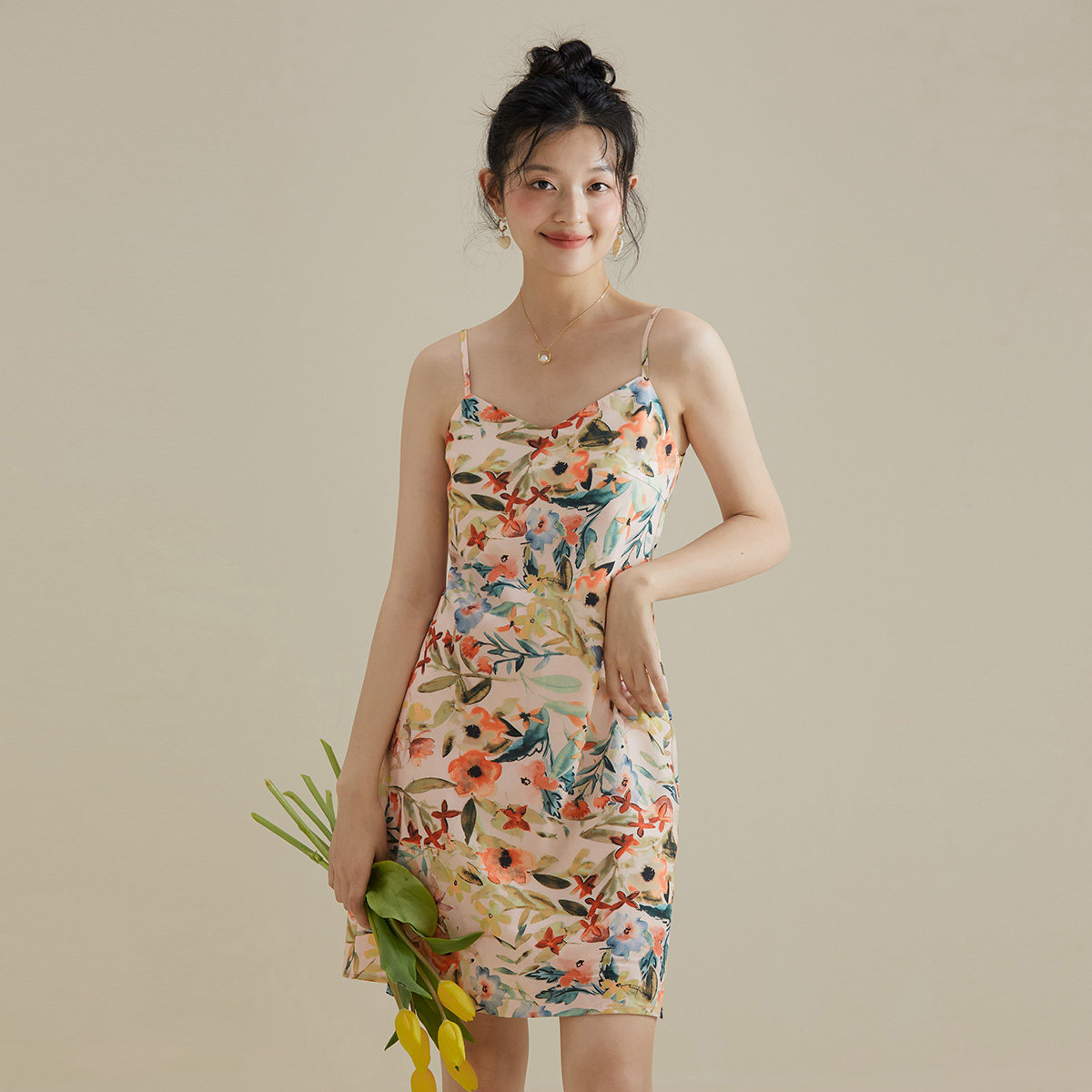one more小个子碎花连衣裙女2025夏季新款法式油画风吊带