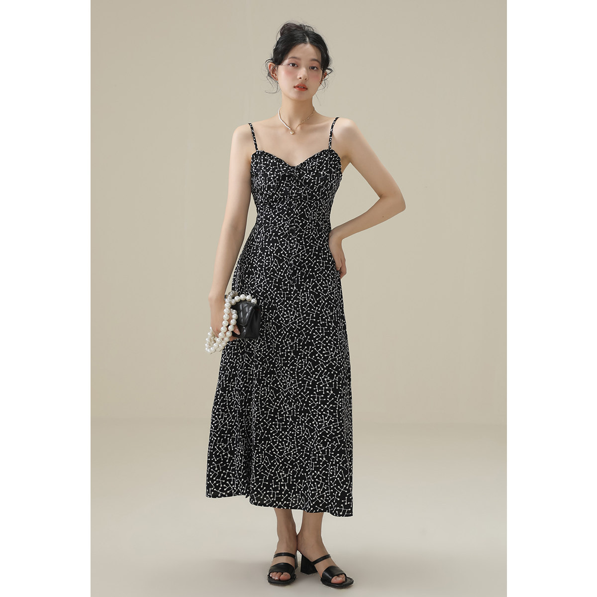 【2025年夏新款】法式碎花吊带连衣裙女气质高级感度假裙子