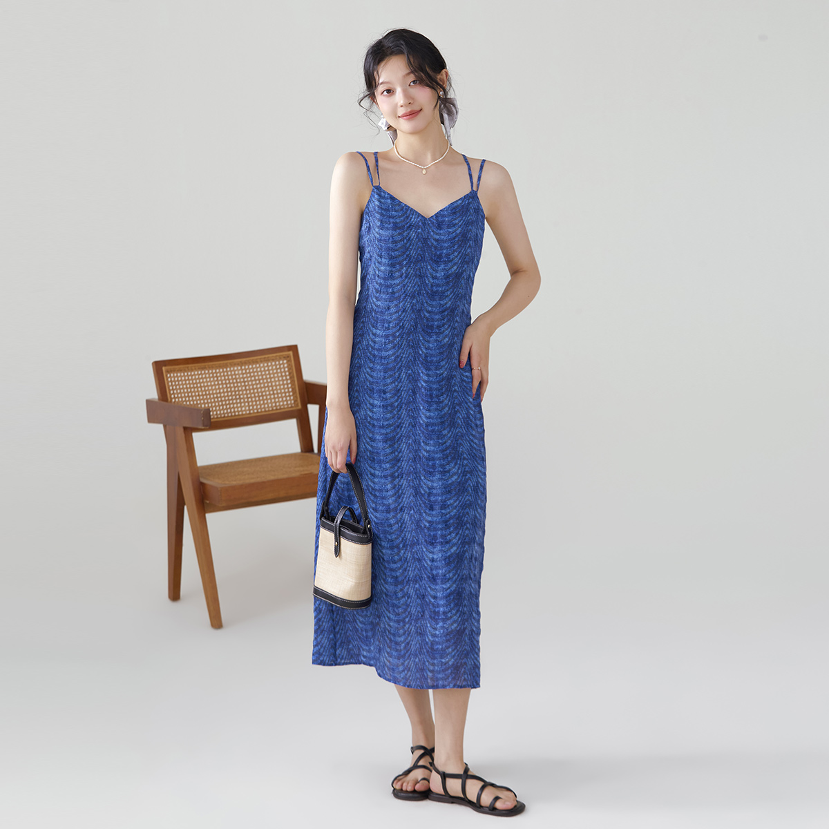 克莱因蓝吊带法式ONEMORE碎花裙