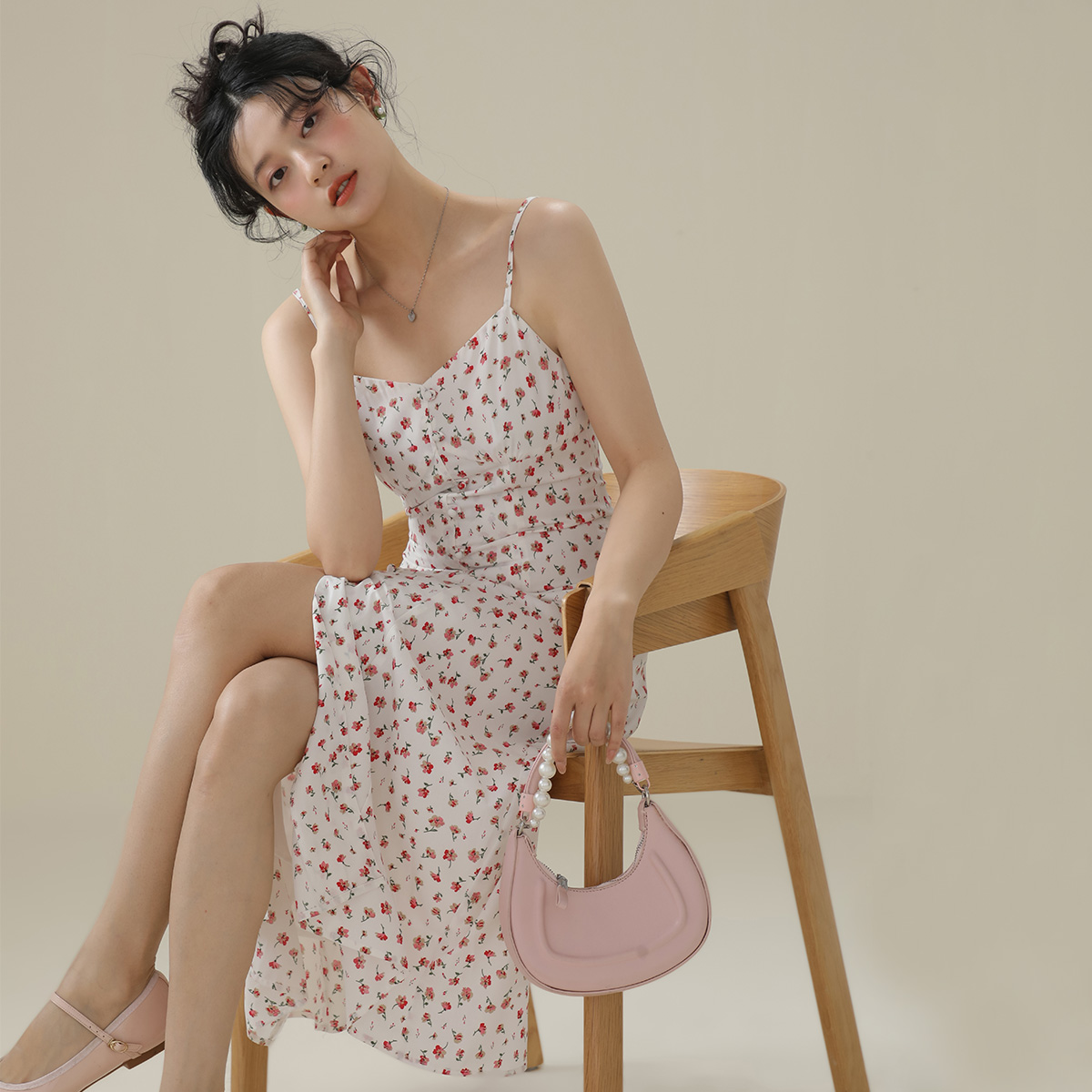 one more法式吊带连衣裙女气质碎花裙三亚海边度假收腰开叉裙