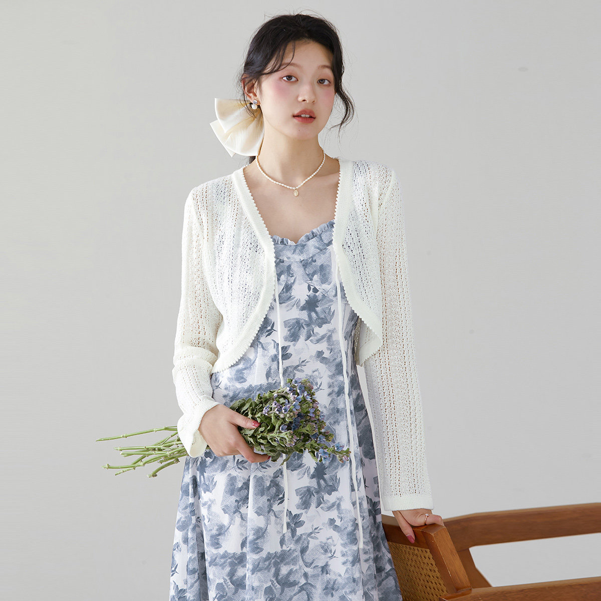 one more2025夏季新款法式小披肩镂空针织开衫女士外搭罩