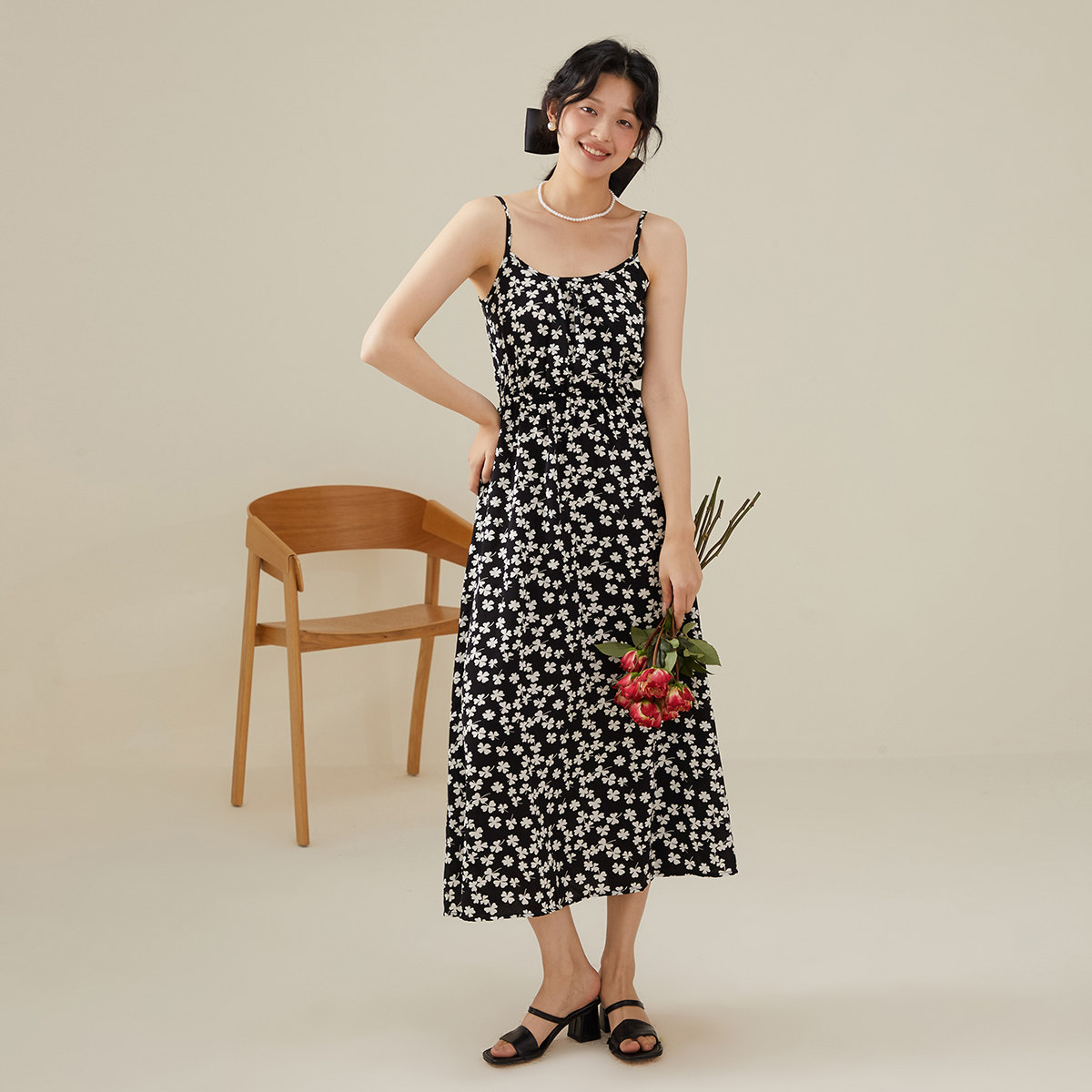 2026夏季碎花裙女薄款高级感雪纺法式茶歇裙修身气质度假长裙