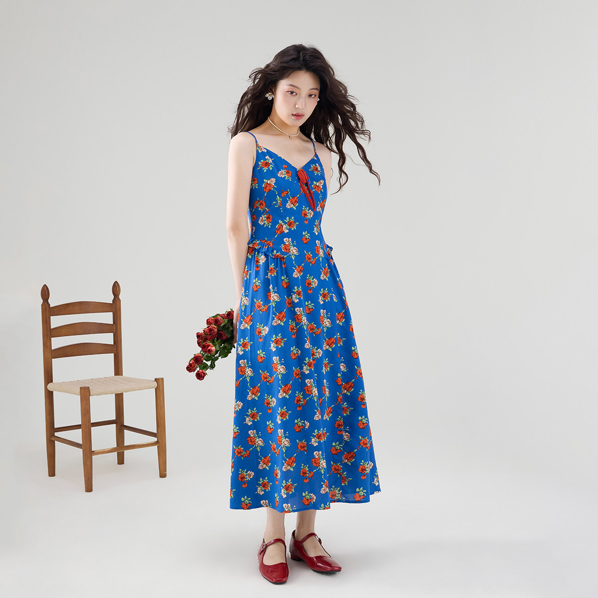 夏季洋气内搭碎花裙高级感气质长款吊带连衣裙设计感女士法式裙子