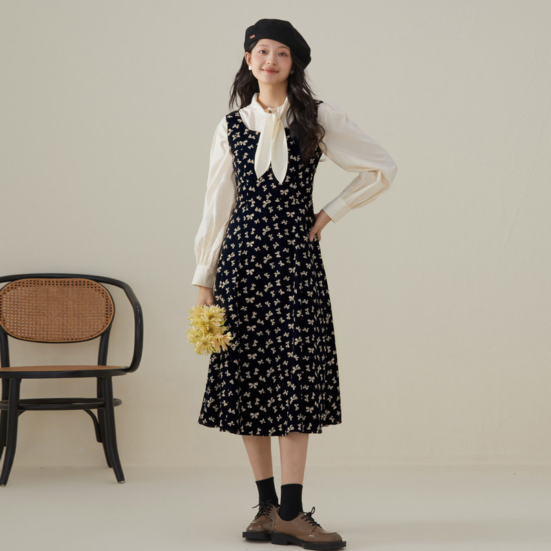 one more2025秋季新款法式碎花吊带连衣裙女气质背带裙高