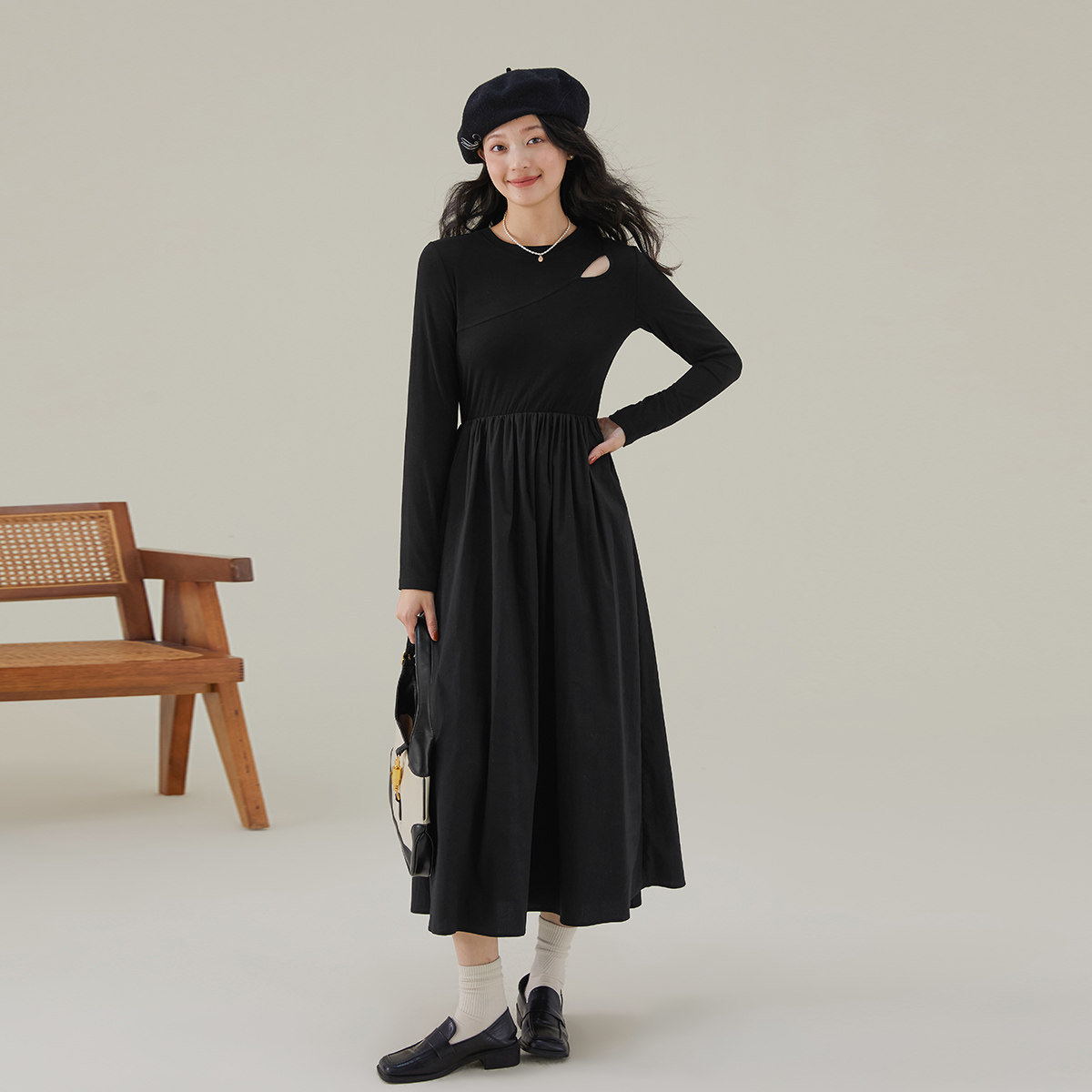 one more2025秋季收腰显瘦气质针织连衣裙女长袖裙子小黑