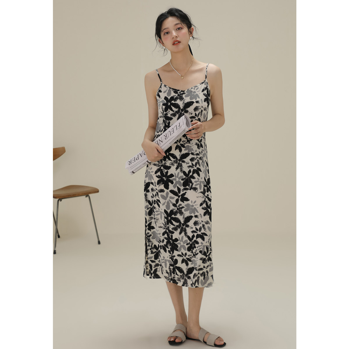 2025夏季新款法式复古吊带连衣裙女高级感三亚海边度假风碎花裙子