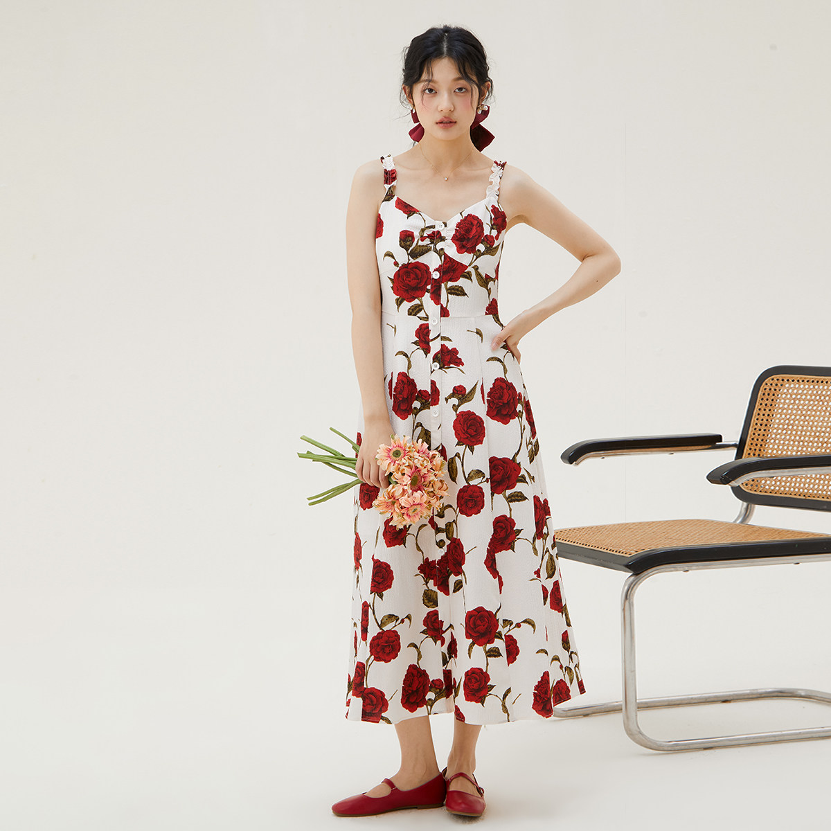 one more法式碎花连衣裙女2025夏季新款玫瑰吊带裙气质高