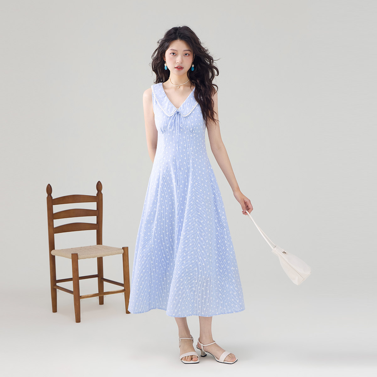 夏季裙子洋气法式娃娃领碎花连衣裙女a字裙气质高级感无袖背心裙