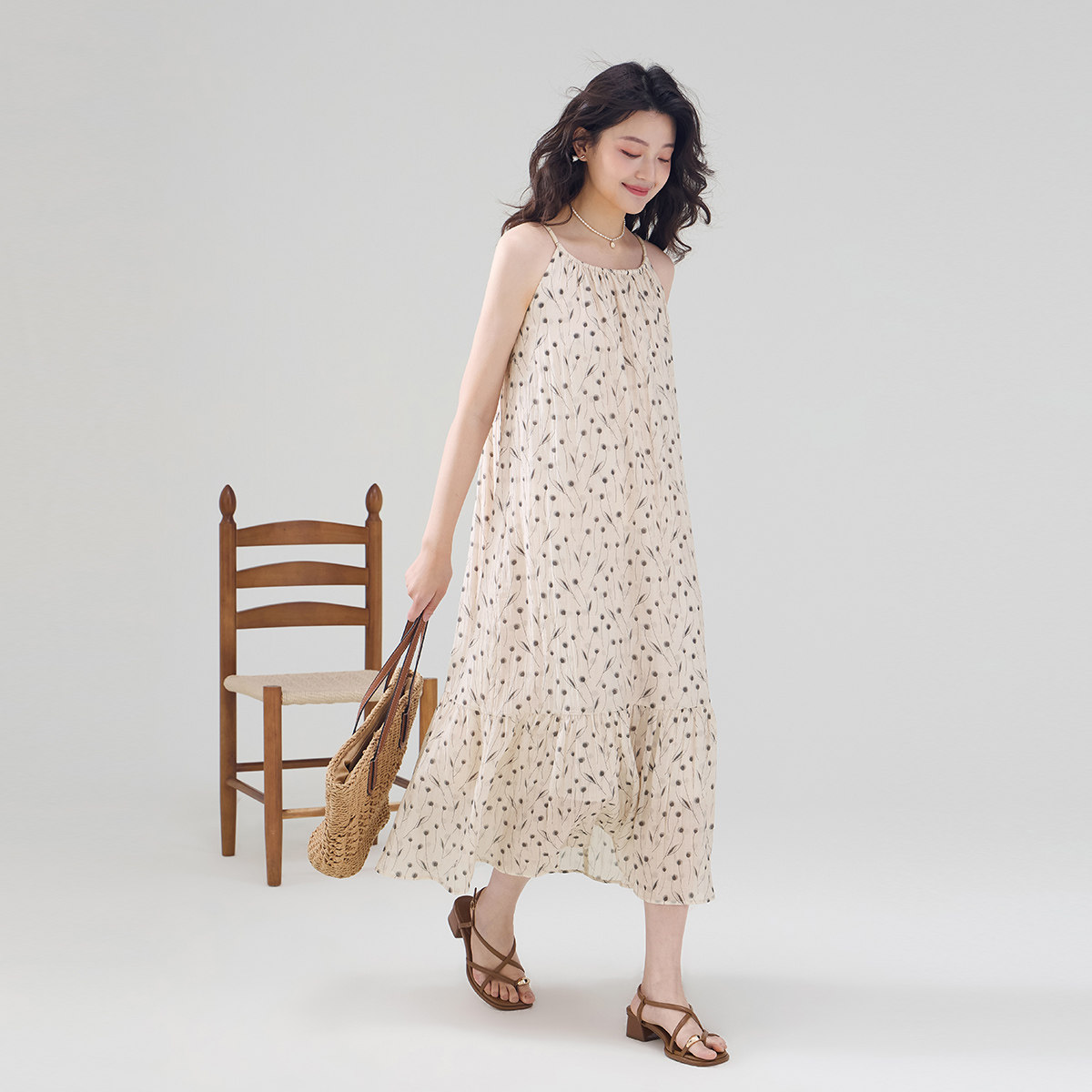 夏季法式挂脖吊带裙女高级感碎花无袖连衣裙薄款高级感天丝裙子