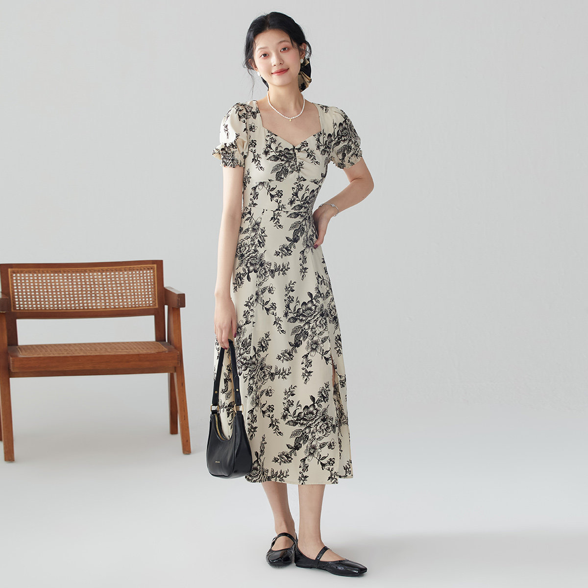 one more法式V领碎花连衣裙女2026夏季新款高级感印花修