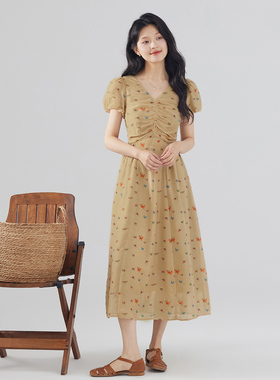 one more2026夏季v领碎花连衣裙女高级感法式泡泡袖收腰度假裙子