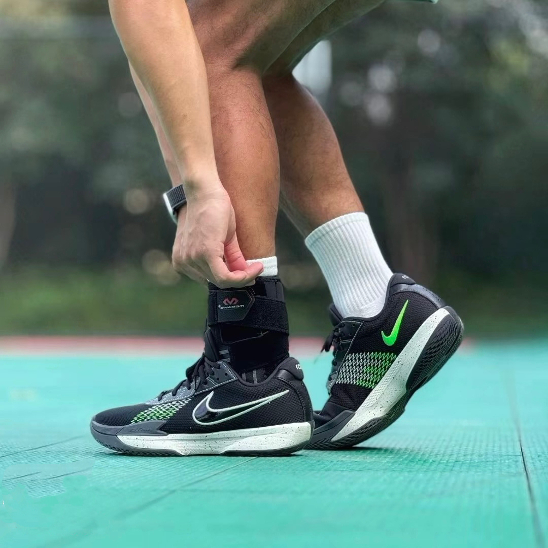 Nike/耐克 Air Zoom G.T. Cut 白红色耐磨低帮篮球鞋 FB2598-001