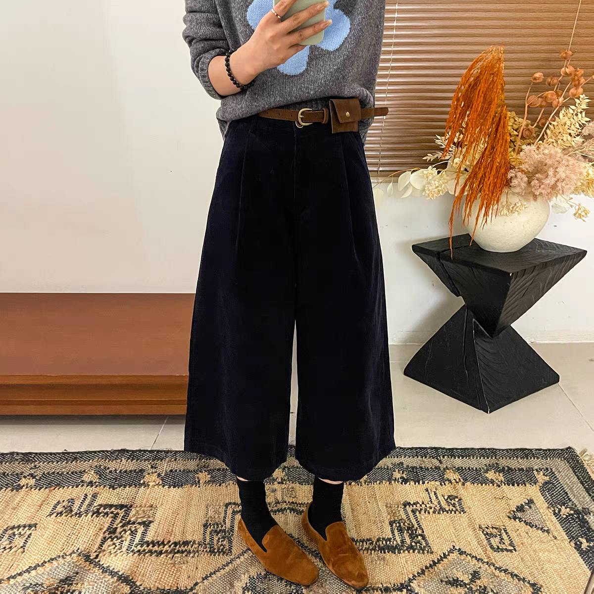 日系时尚显瘦高级感文艺女新款高腰洋气复古灯芯绒通勤阔腿七分裤
