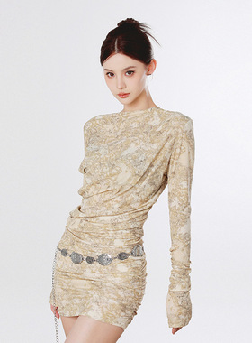 CYNR原创设计2024春季辣妹风浪漫优雅印花连衣裙收腰显瘦包臀短裙