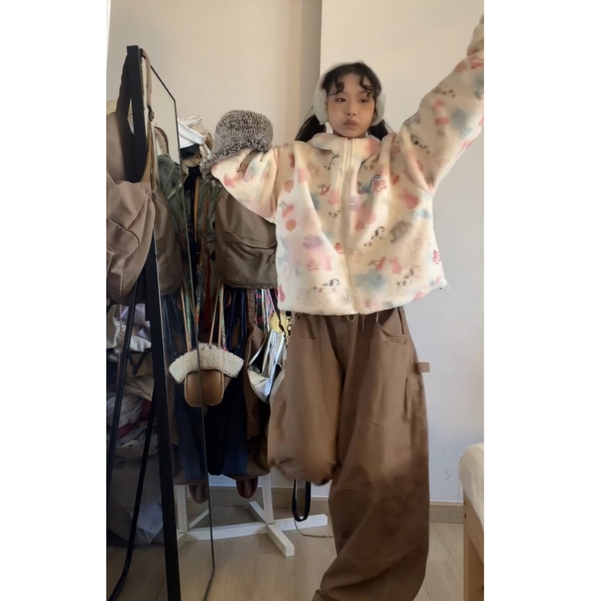 可爱涂鸦羊羔毛外套女秋冬季加绒加厚宽松短款小个子保暖棉衣棉服