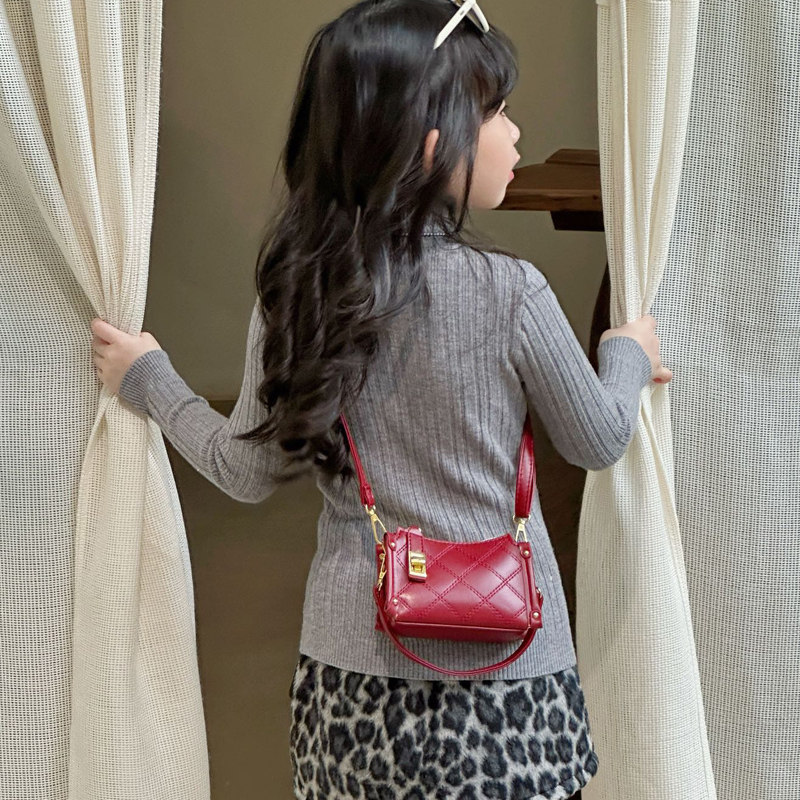 儿童复古菱格斜挎包女童2026新款红色手提包时尚百搭小女孩拜年包