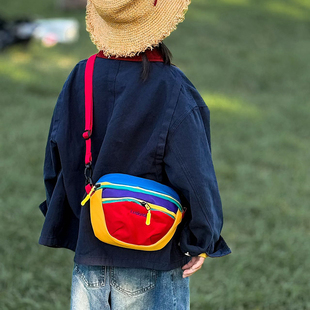 儿童斜挎包多巴胺拼色男女童户外便携小包男孩登山出游单肩手机包