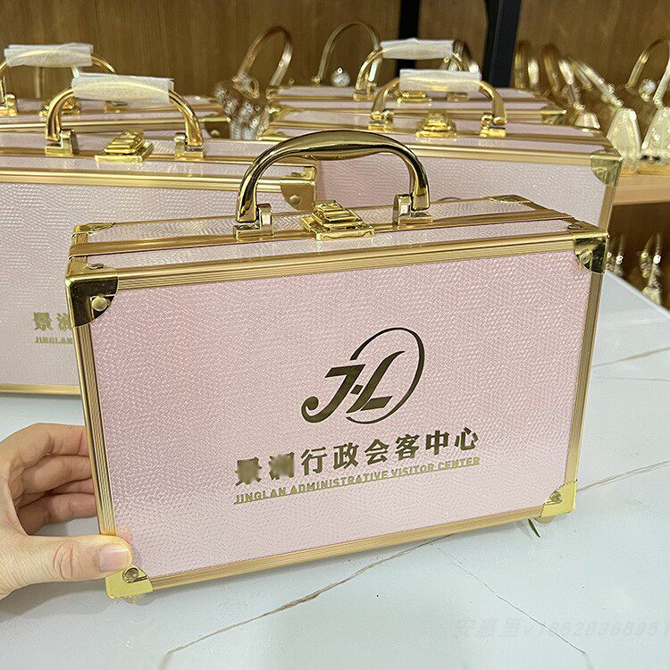 粉红色模特沐足养生理疗推拿按摩技师手提工具箱dj工包ktv上钟箱