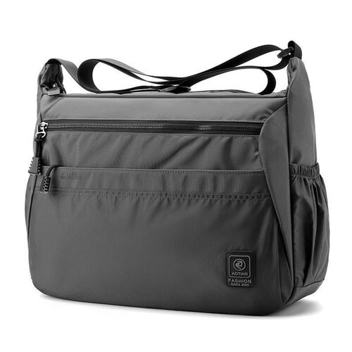 户外休闲运动斜挎包男大容量横款