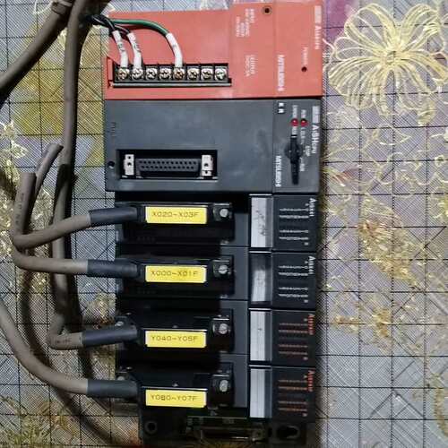 议价拆机三菱老款PLC一套，电源一个CPU一个扩展模块4个，所有