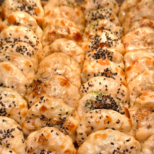 衢州特色小吃香辣烤饼葱肉鲜肉饼梅干菜烧饼糕饼锅盔新鲜现做包邮