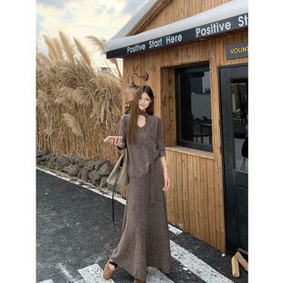 7752慵懒风时尚套装日常穿搭秋冬新款针织两件套V领上衣+长裙淑女