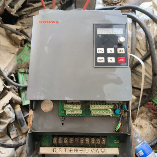议价神源变频器SY5000-P7D544，7.5KW，380V三可维修