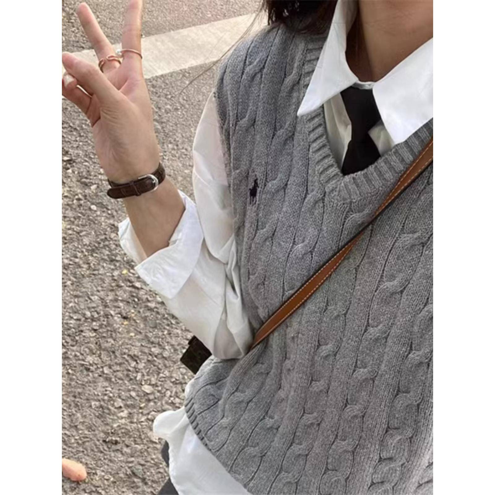 刺绣羊毛针织衫马甲背心麻花V领学院风套头坎肩宽松减龄无袖外搭