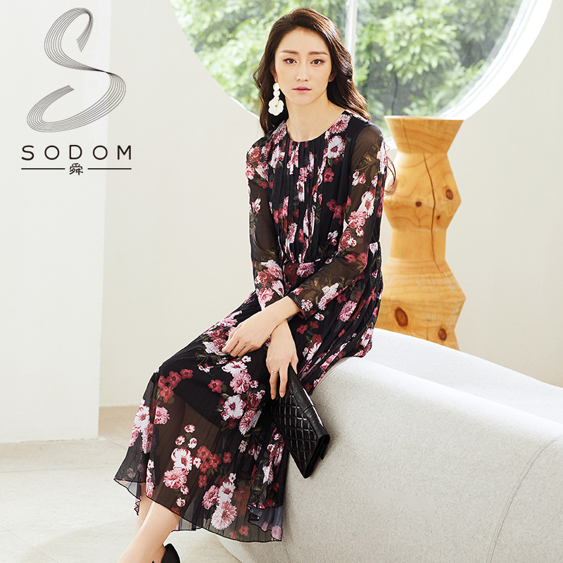 SODOM/舜女装春夏新品优雅气质复古压褶收腰圆领印花连衣裙