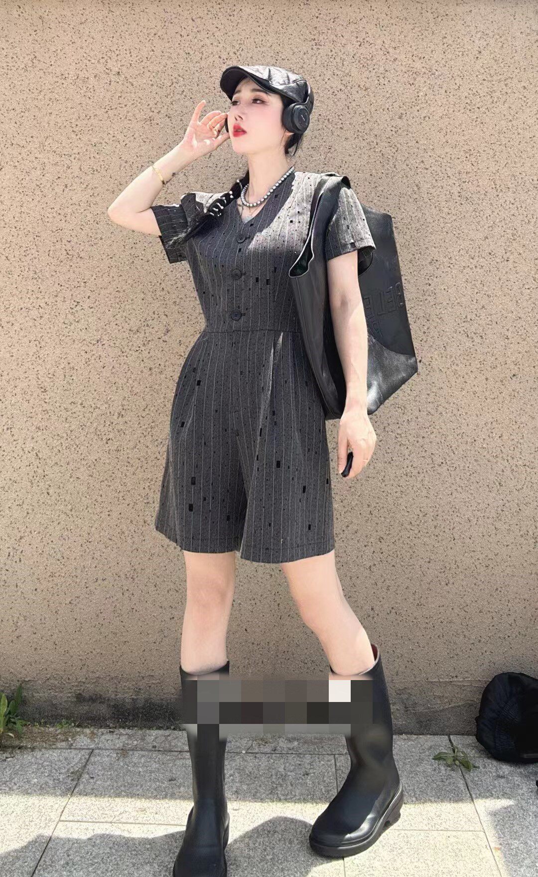 法式连体短裤女夏季2024新款别致显瘦v领高级感小个子气质连衣裤